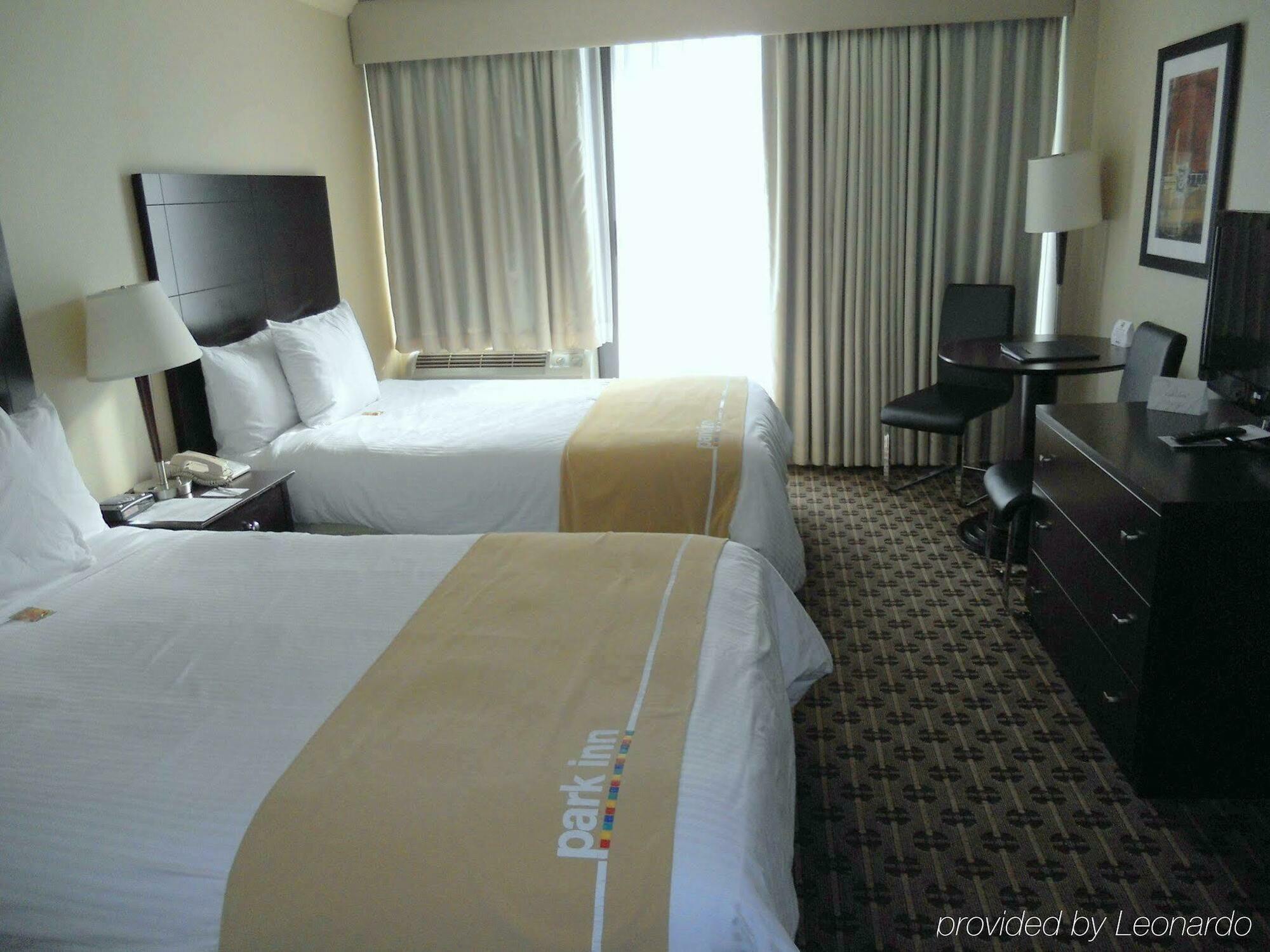 Park Inn & Suites By Radisson Vancouver Exteriör bild