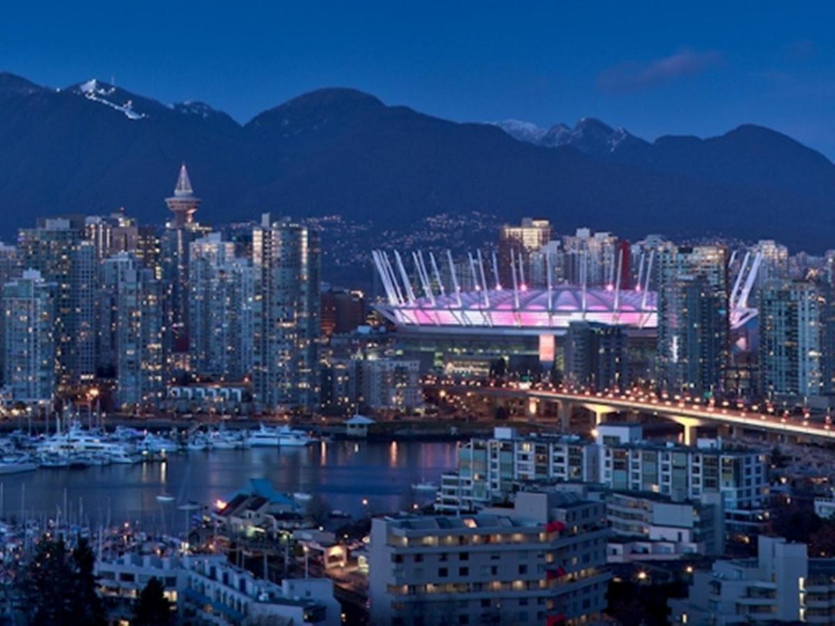 Park Inn & Suites By Radisson Vancouver Exteriör bild