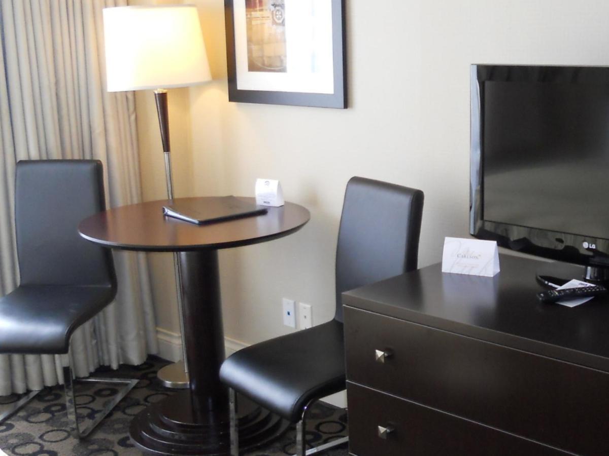 Park Inn & Suites By Radisson Vancouver Exteriör bild